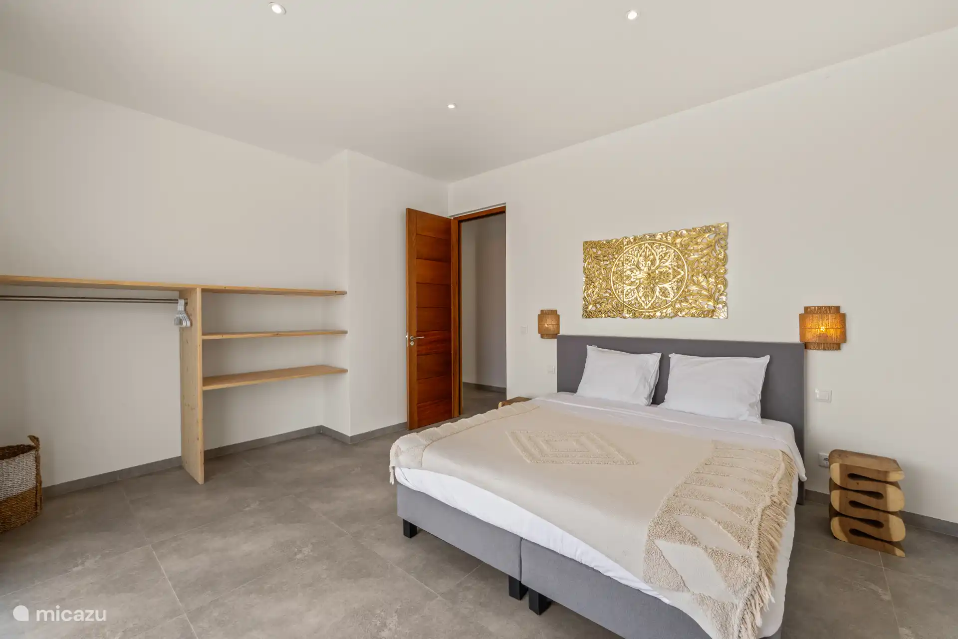 Chambre au rez-de-chaussée.