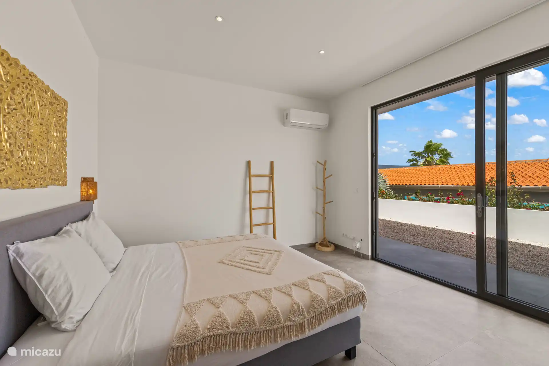 Ces chambres possèdent également de grandes portes coulissantes qui laissent entrer la douce brise caribéenne.