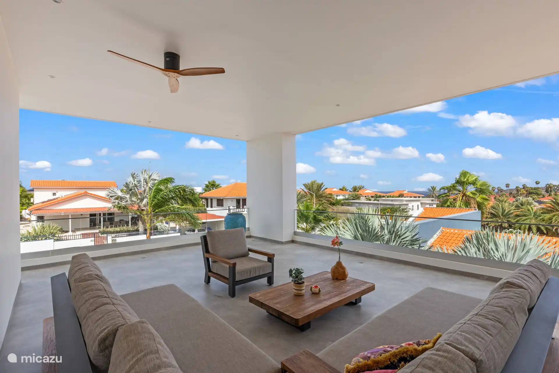 Cette villa moderne se trouve dans le quartier exclusif de Vista Royal.