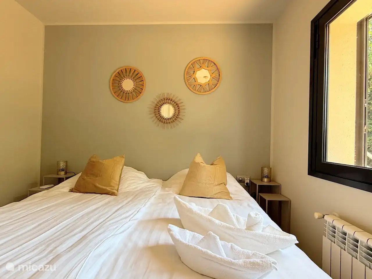 Slaapkamer met twee bedden 