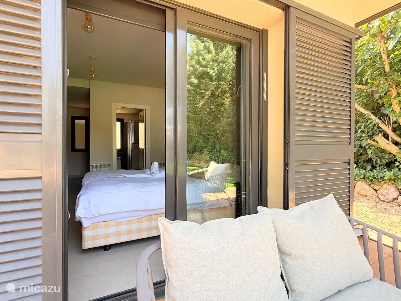 Terras bij masterbedroom