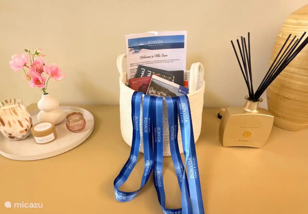 Bij aankomst tref je leuke info over de omgeving aan, inclusief sleutels aan handige lanyards.