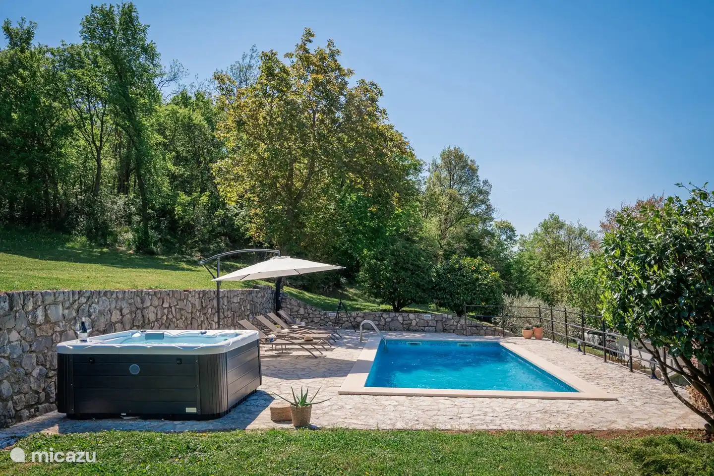 piscina + jacuzzi