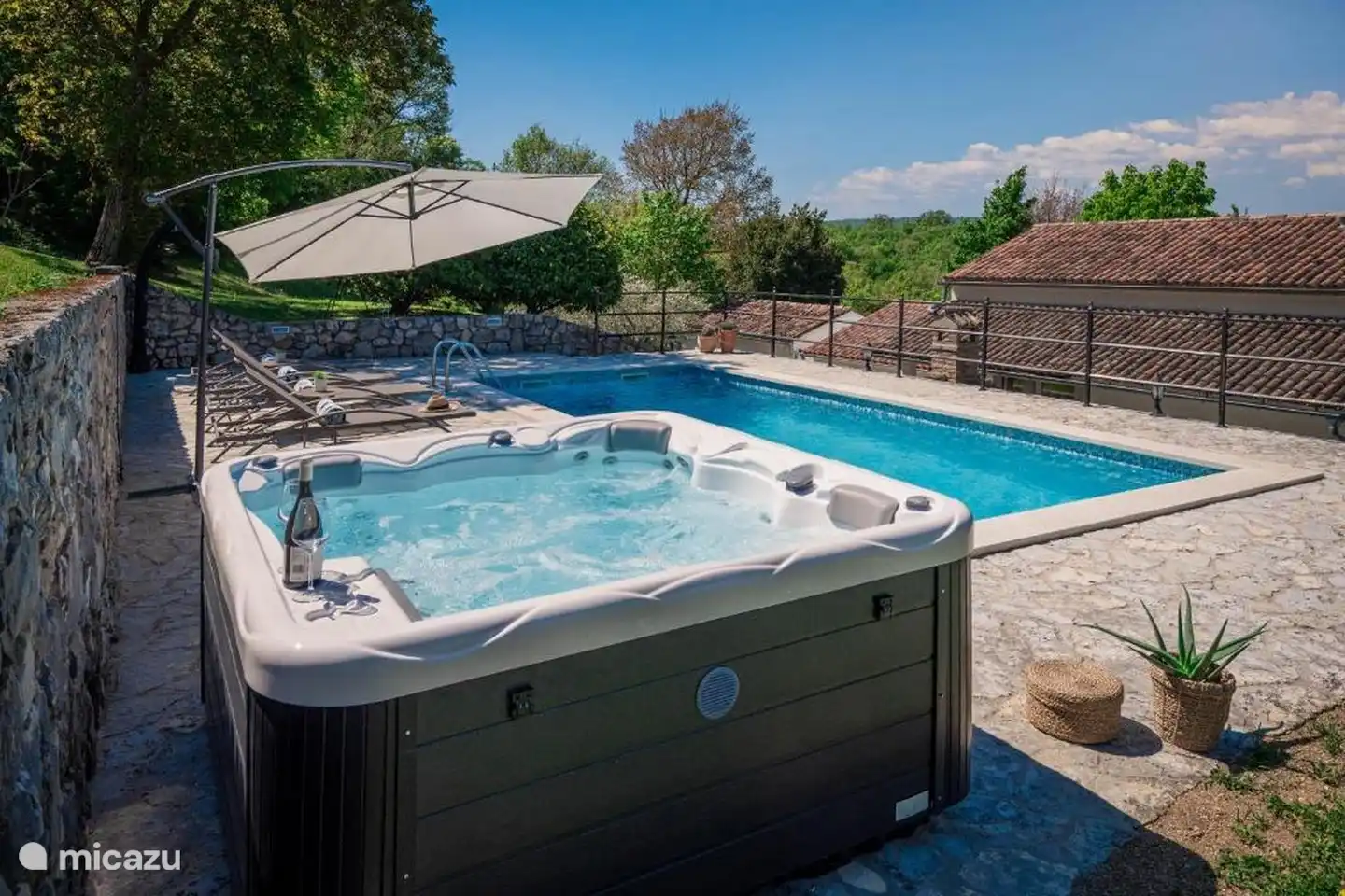 jacuzzi