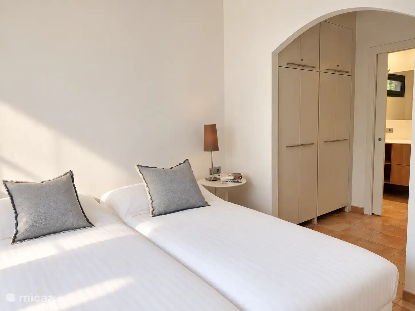 slaapkamer 2 met doorloop garderobe en eigen badkamer