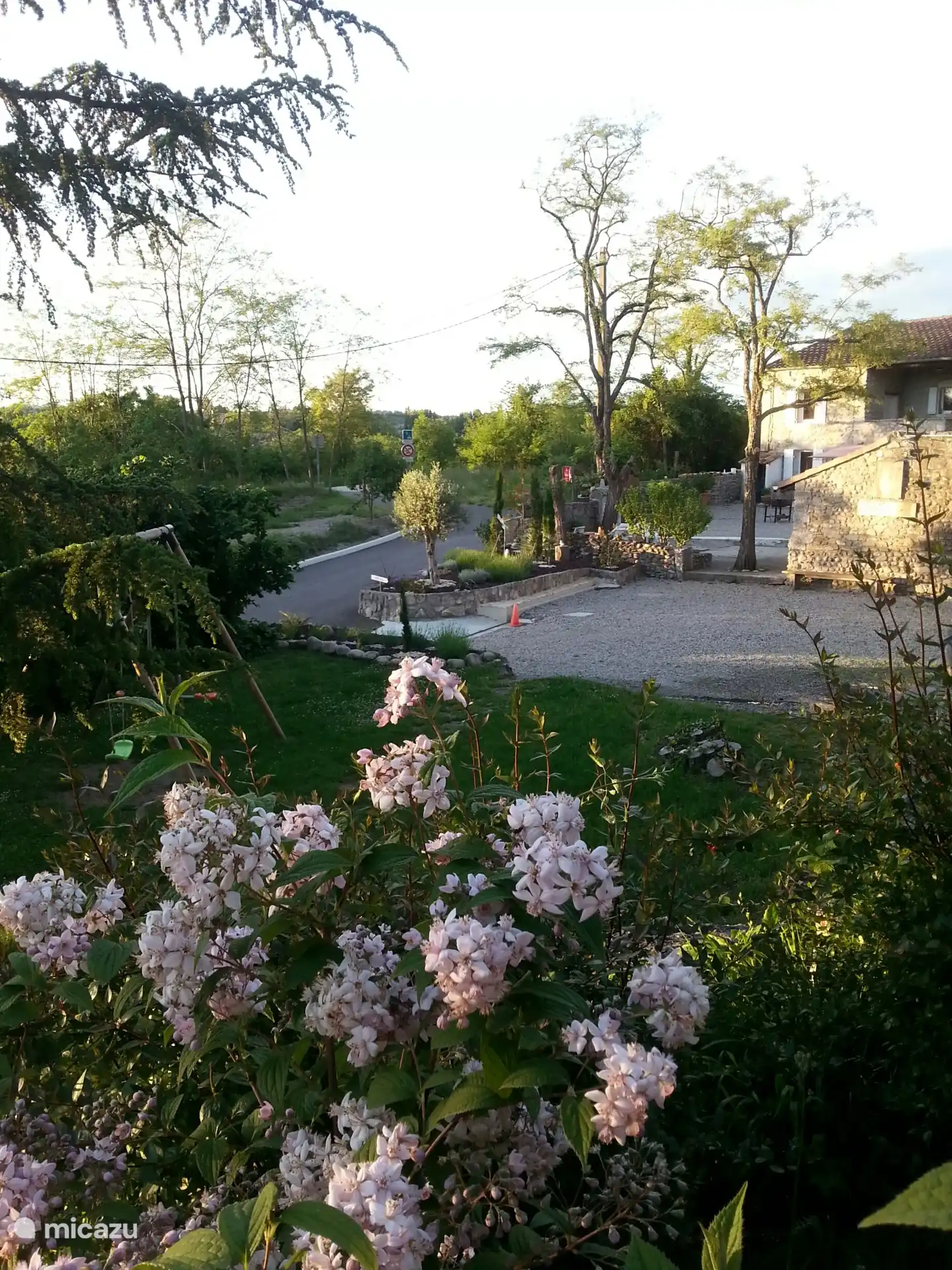 Picturesque view: discover our flowered garden, the charming stone farmhouse and the peaceful environment of the property