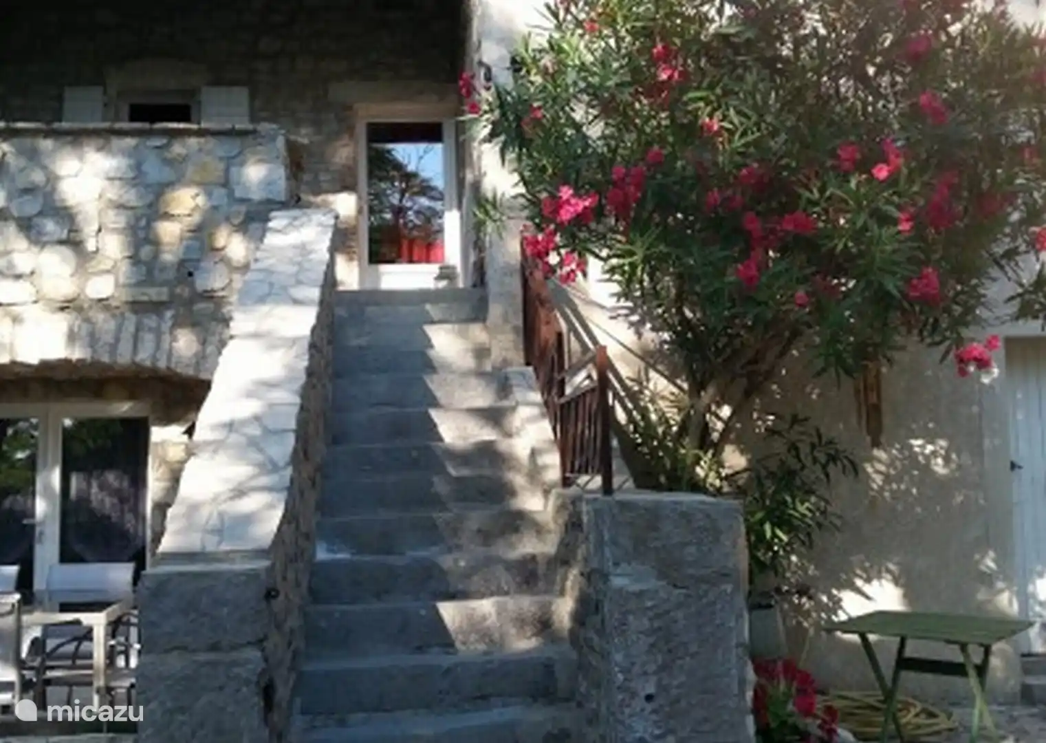 Welcome! A stone staircase leads you upstairs, bordered by a magnificent oleander in bloom. The charm of authentic stone is present from the entrance.