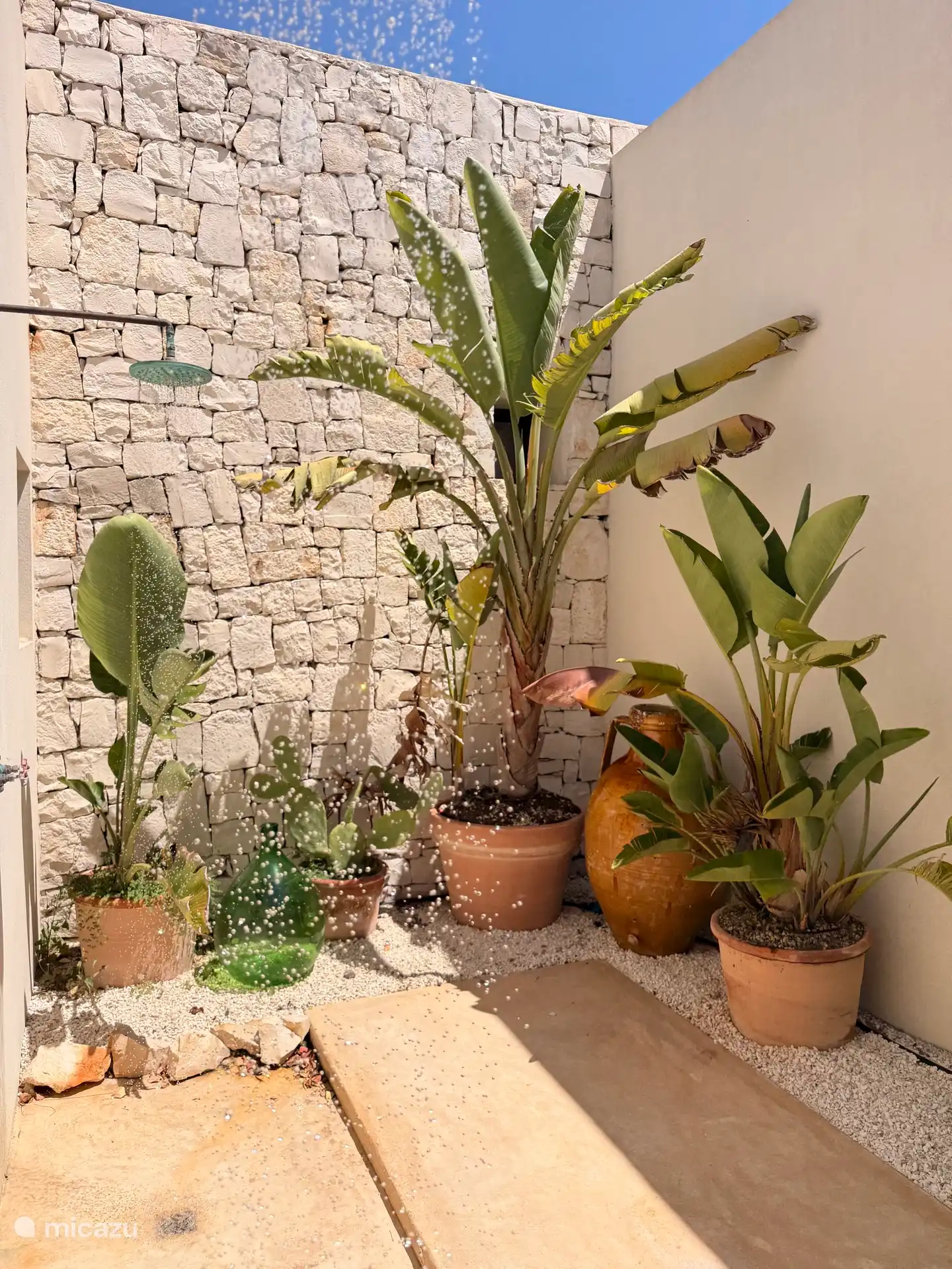 Buiten douche met 2 verwarmde douches