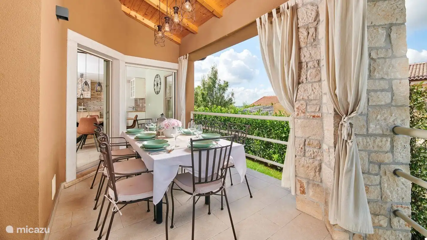Mesa de comedor exterior