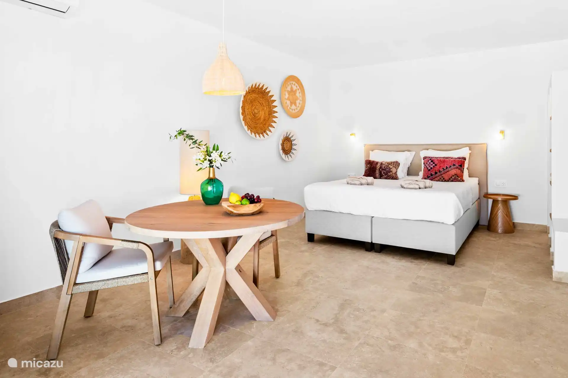 Eiken zithoek met fantastisch king-size bed