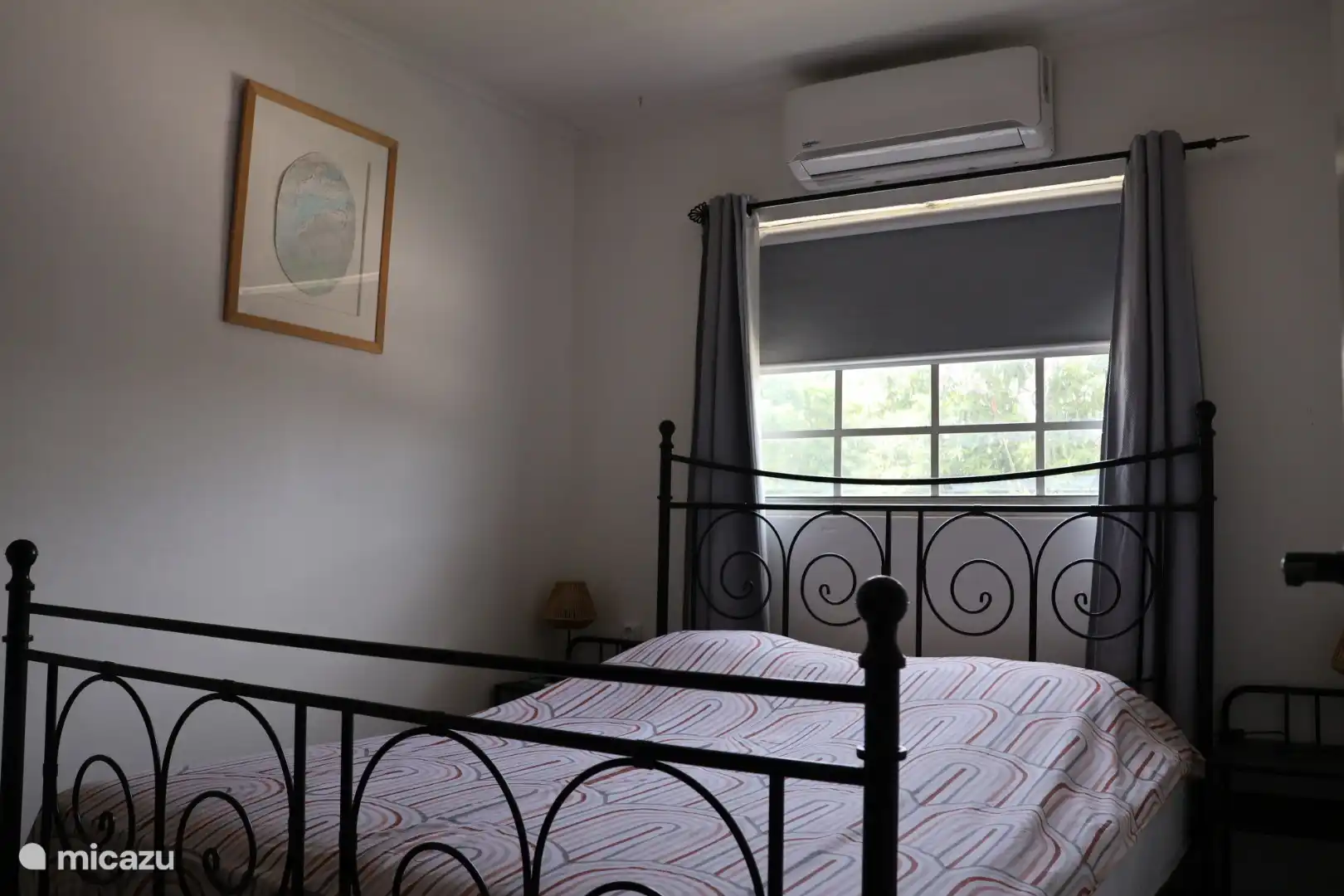 Slaapkamer, met airco en klamboe.