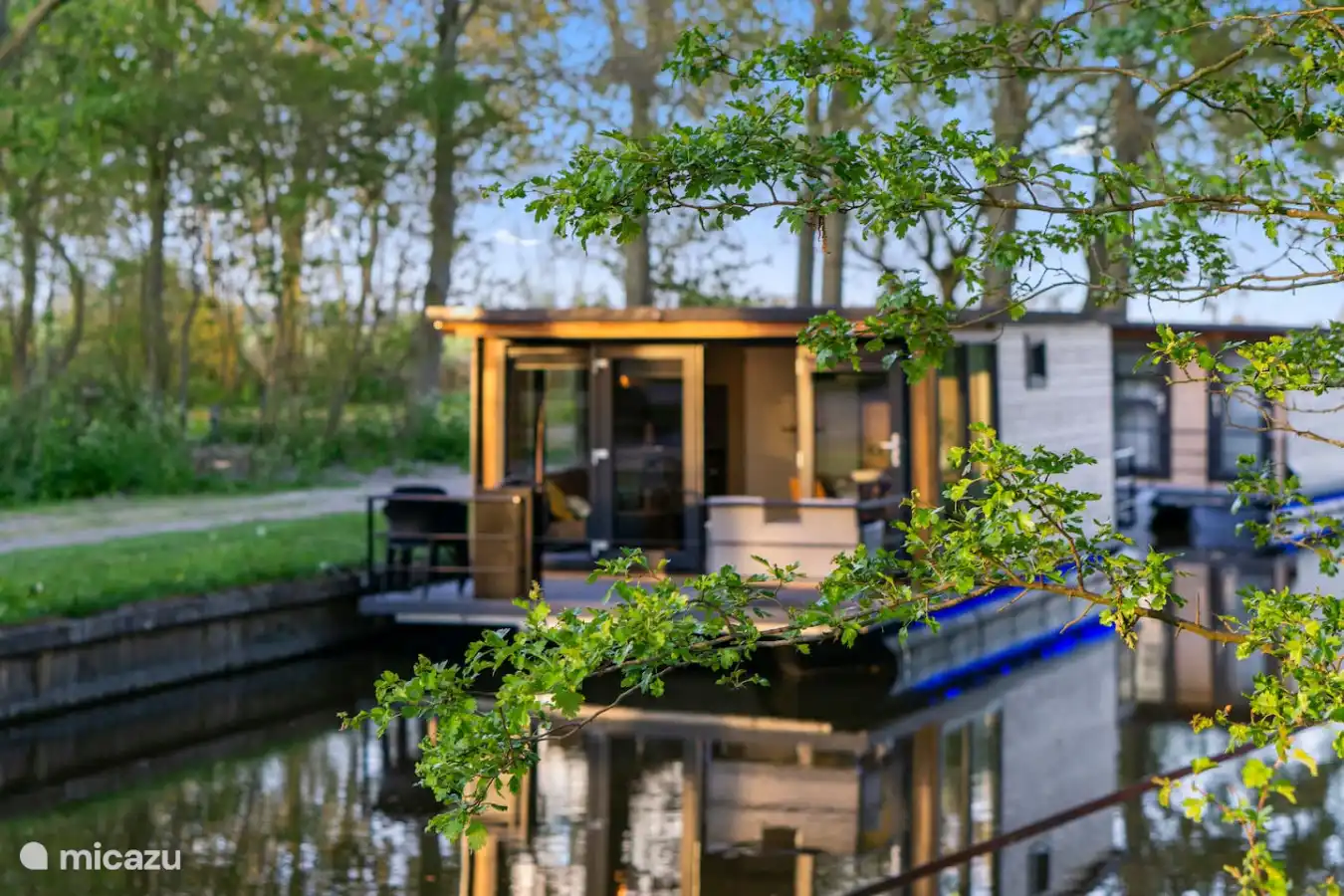 Terras op het water met zitje