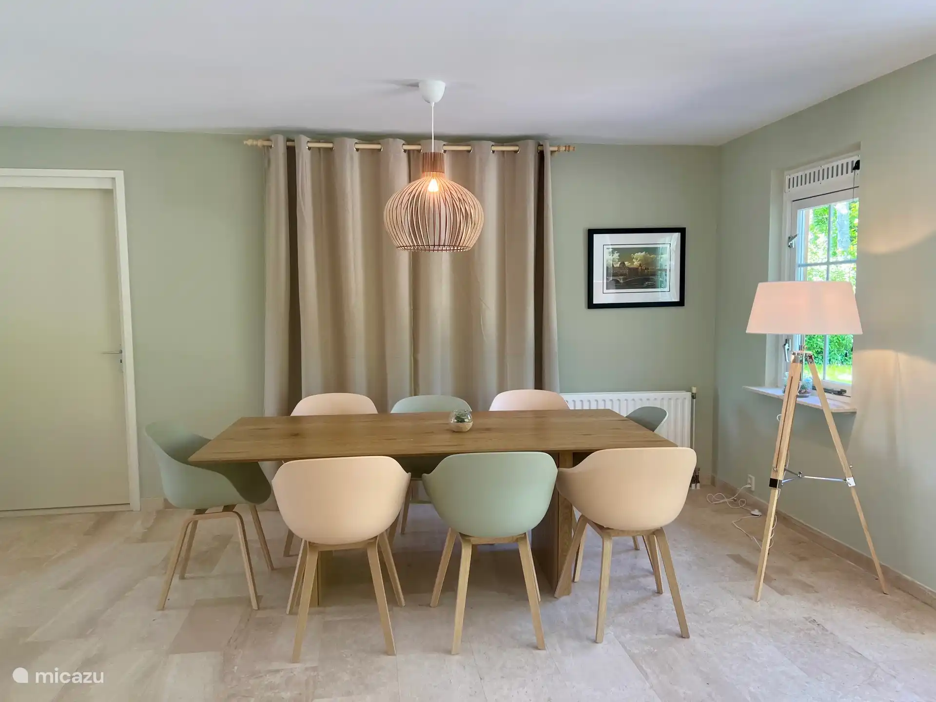 Comedor con 8 sillas
