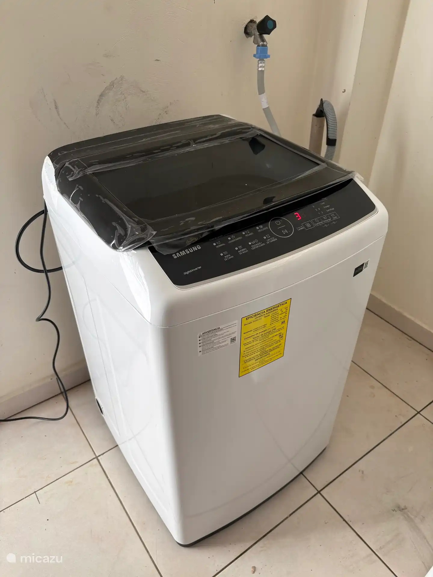 Wasmachine in aparte berging.