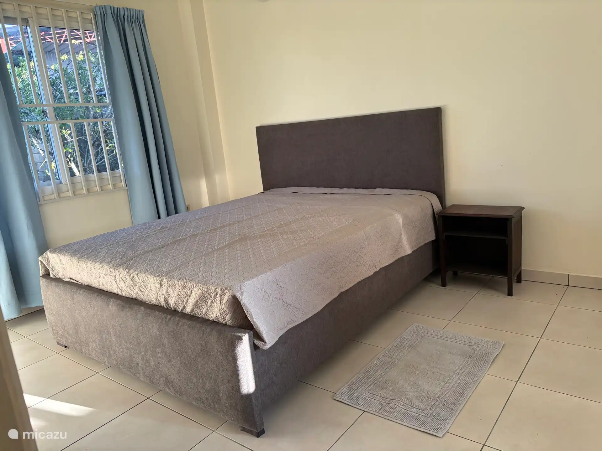 Grote slaapkamer 1 met dubbel bed (160x200) en airco
