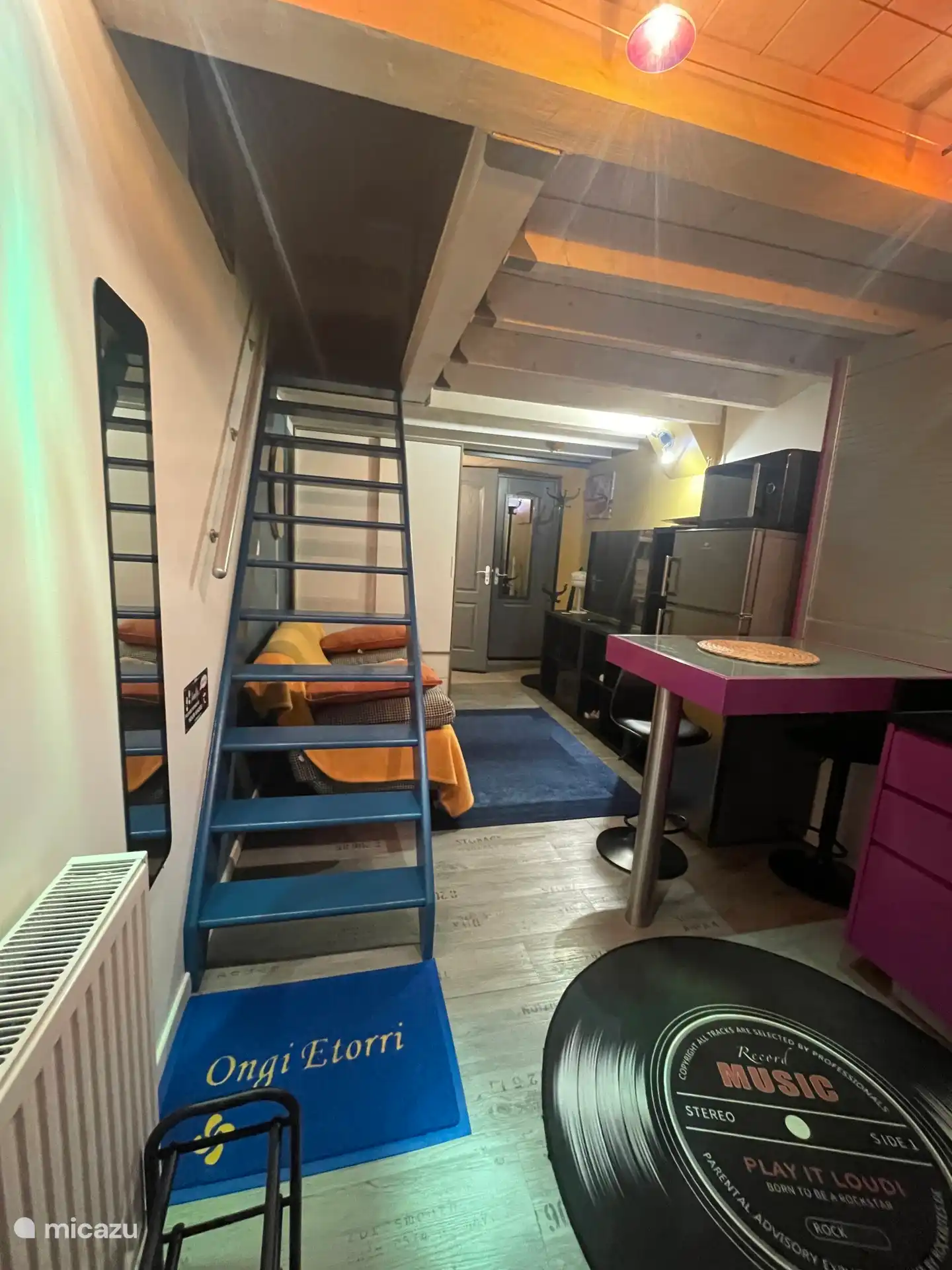 ZUGANG ZUM DACHBODENZIMMER