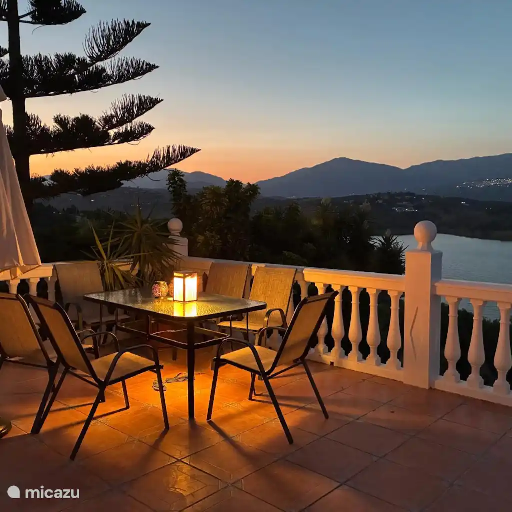 Villa Azahar Lake Viñuela (Málaga)