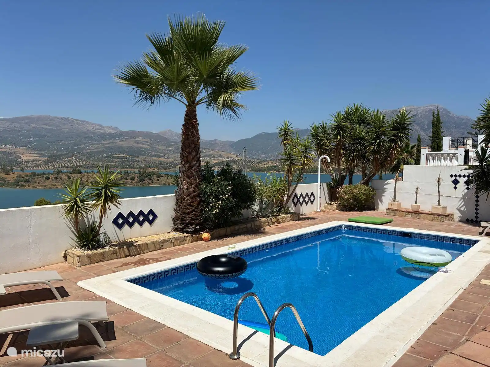 The pool with view of the lake and the mountains