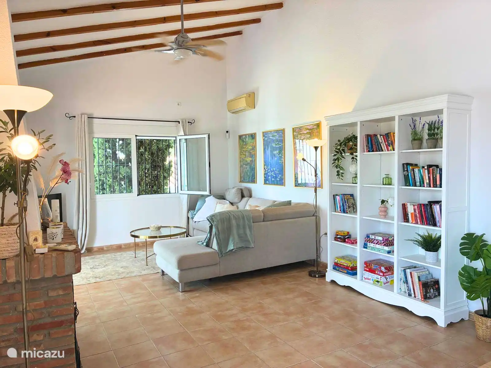 Overview of the living room