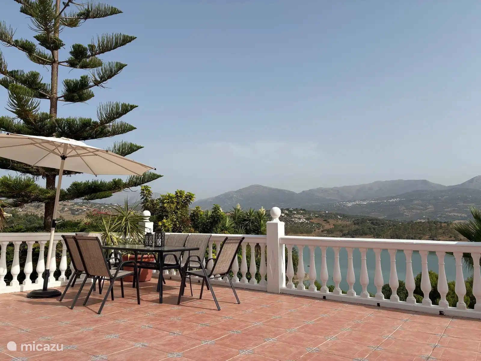 Dining set on the upper terrace
