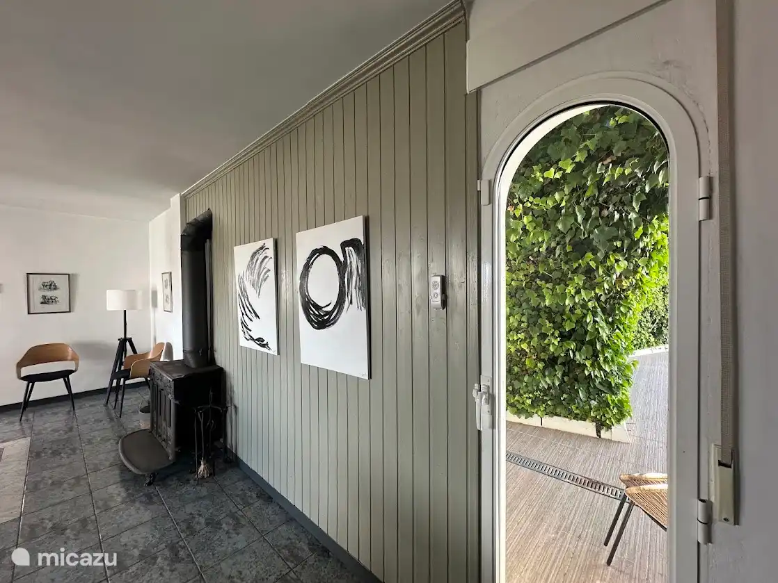 Œuvres originales réparties dans toute la maison 