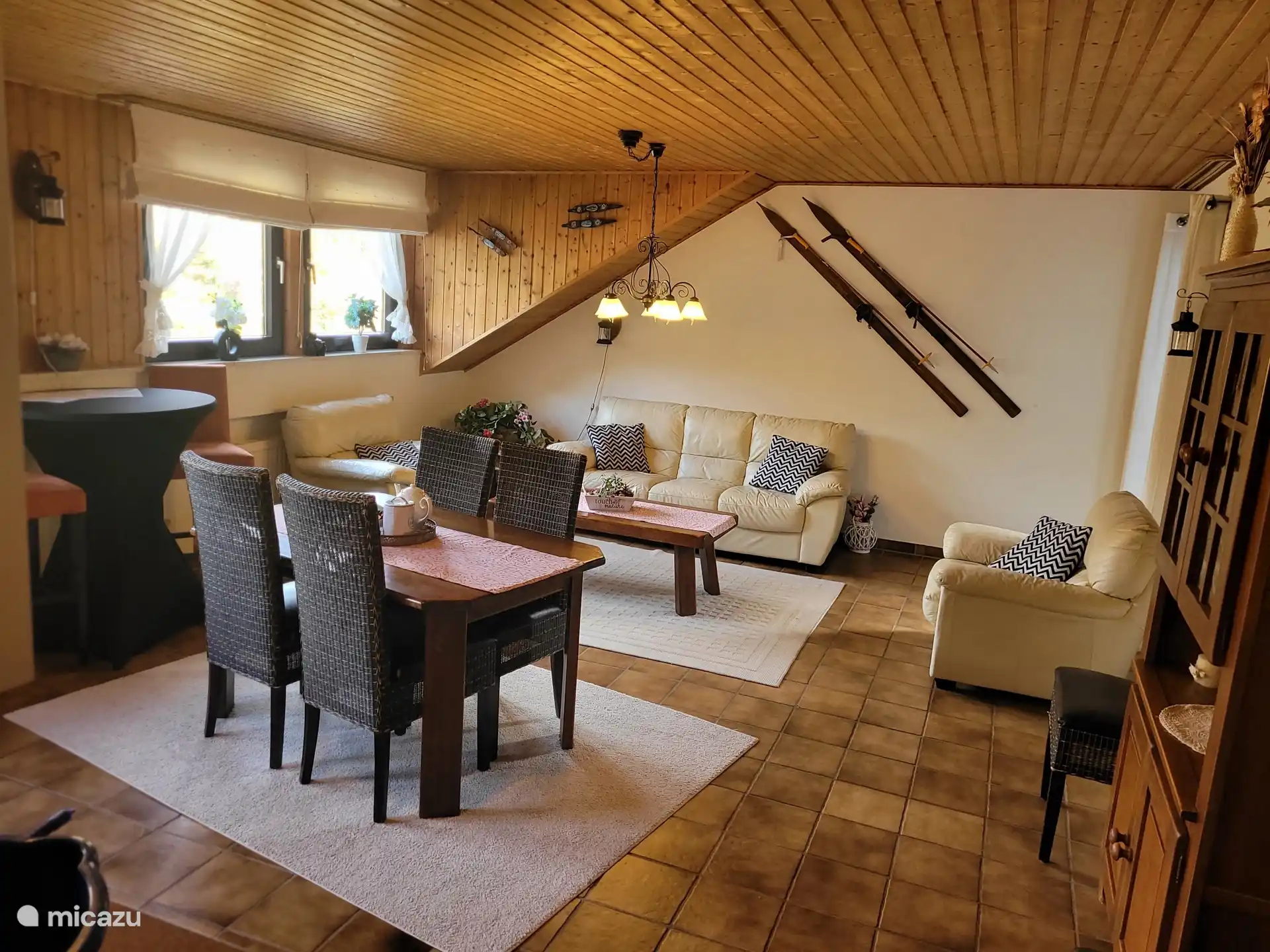 Woonkamer met keuken op de tweede verdieping 