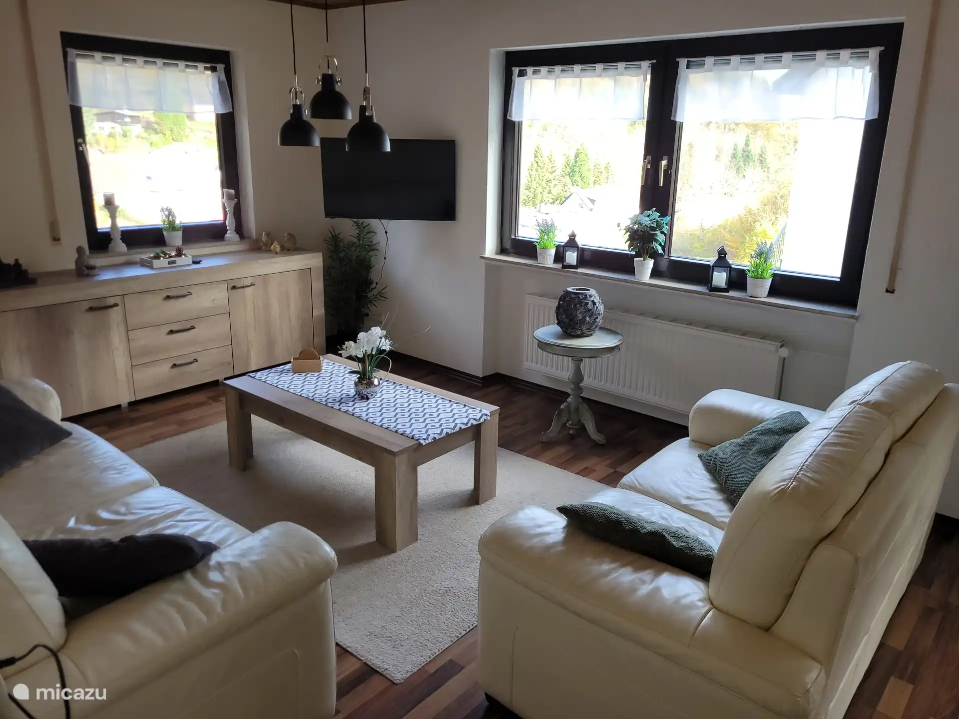 Woonkamer appartement op de eerste verdieping 