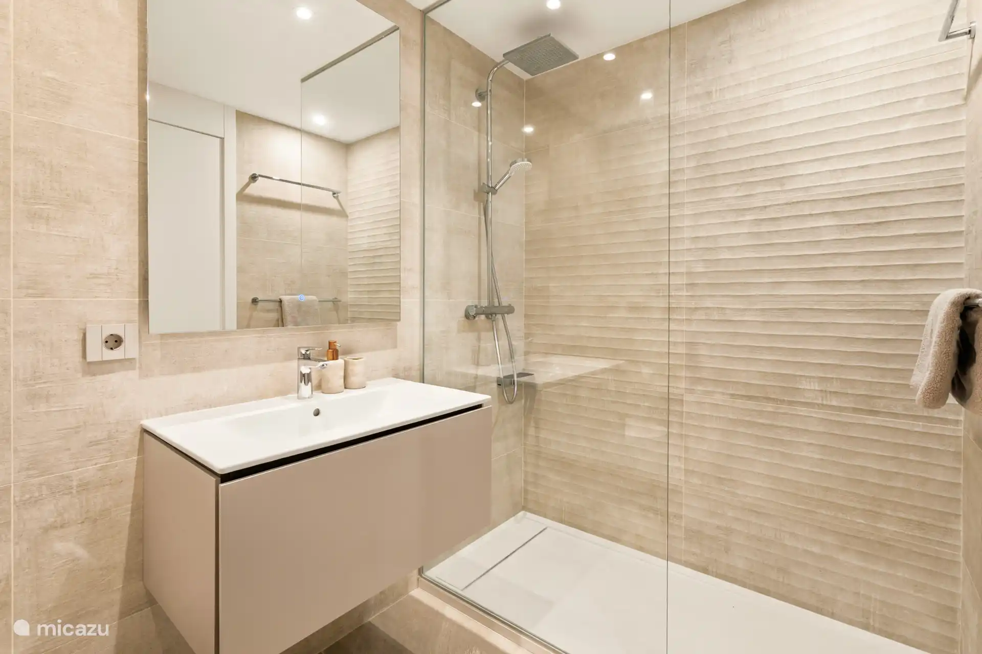 Gemeinsames Badezimmer für Schlafzimmer 2 und 3