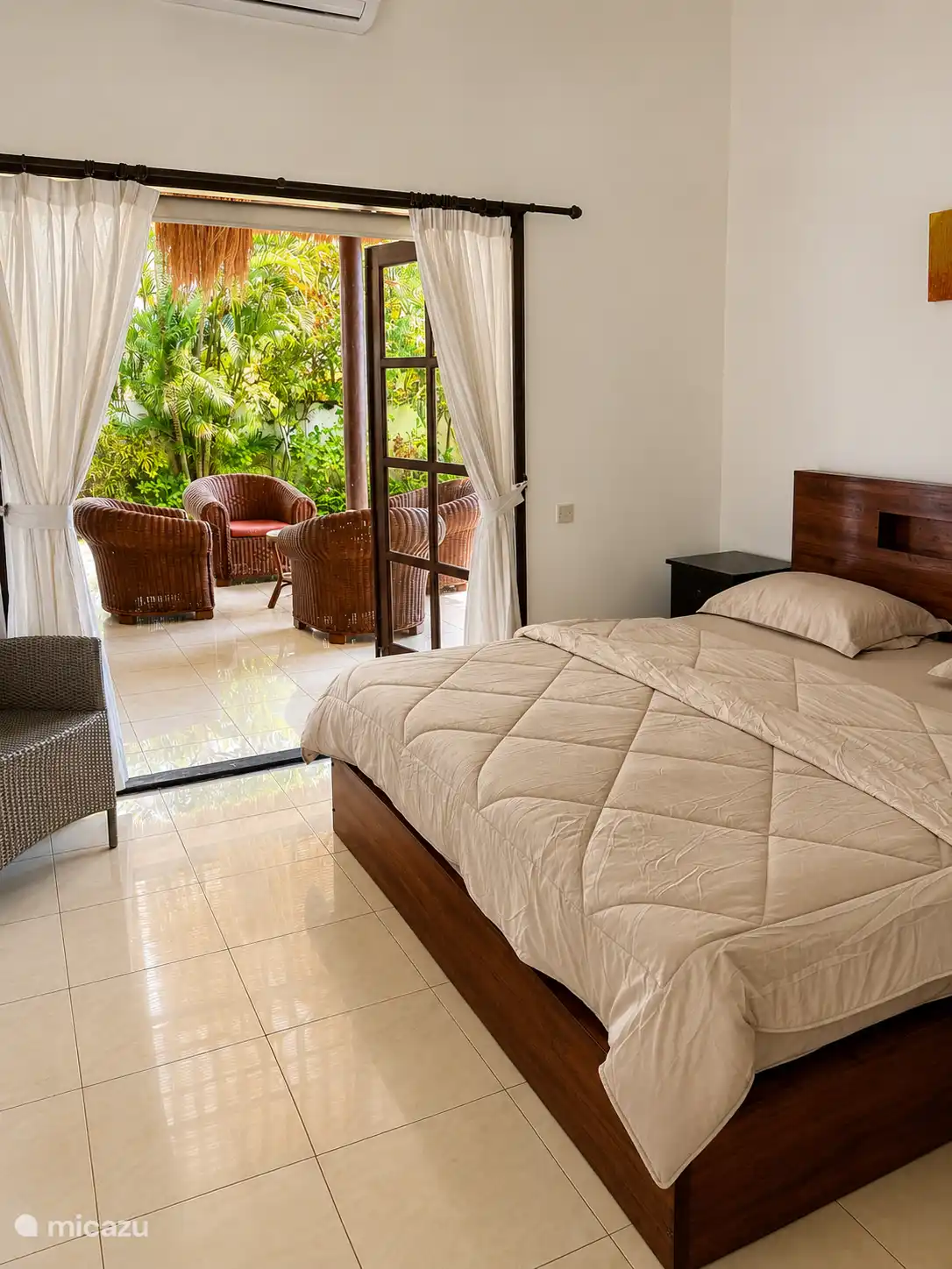 Schlafzimmer mit Terrasse