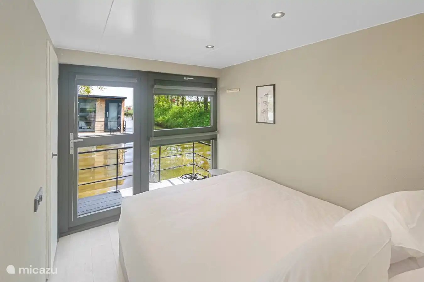 Chambre avec deux lits ensemble