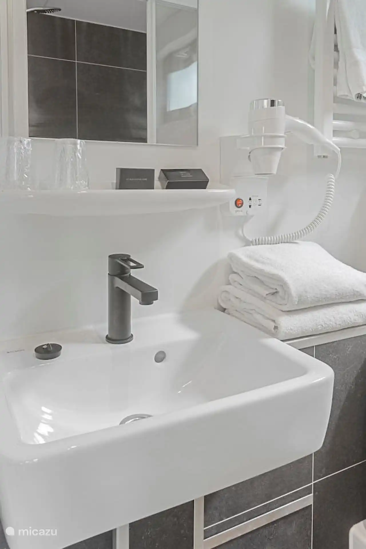 Lavabo dans la salle de bain