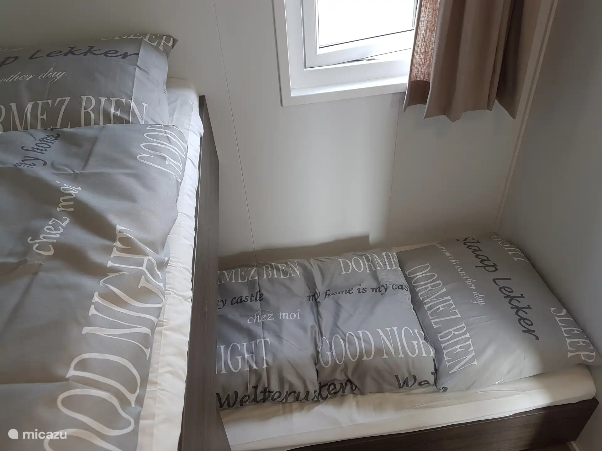 Slaapkamer met stapelbedden