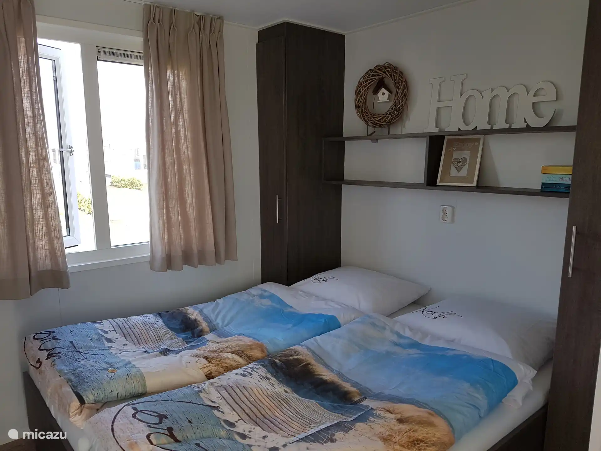Slaapkamer met een tweepersoonsbed van 1,60 m