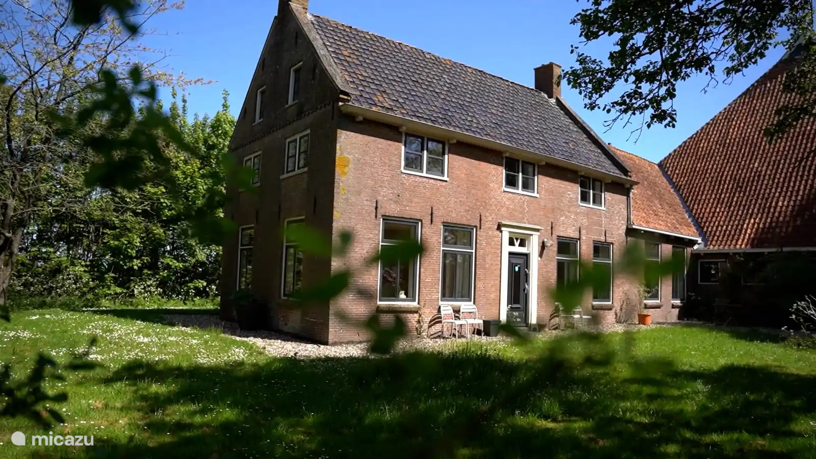 Les Voorhuis avec le jardin autour