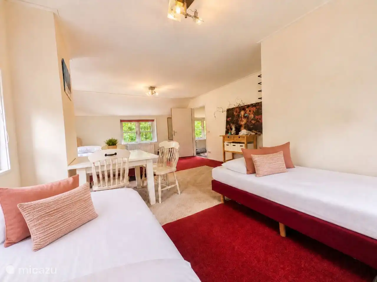 Chambre quadruple avec lumière et espace
