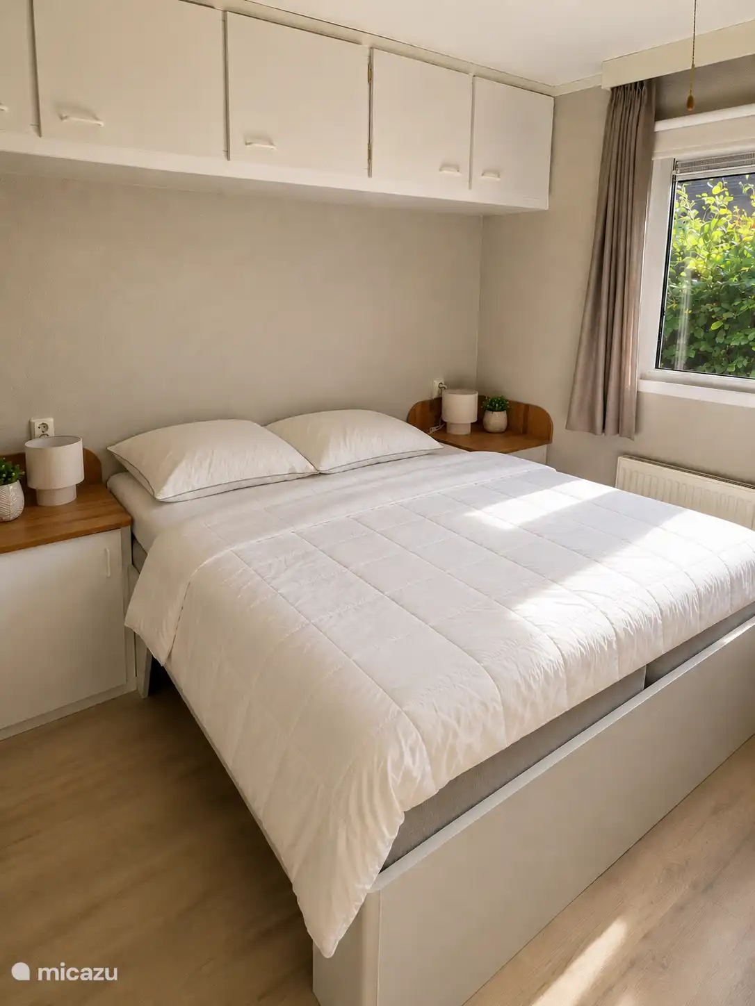 De grote slaapkamer.