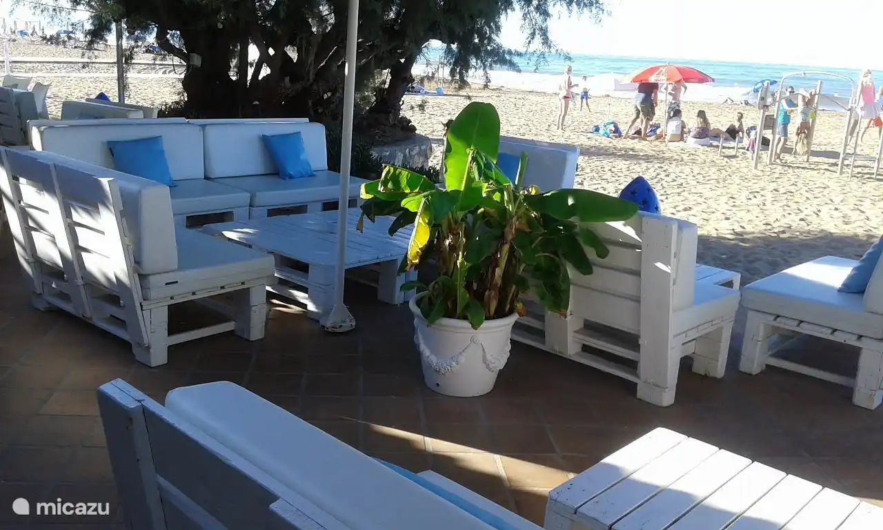 Bona Platja Beach Restaurant, a 5 minutos.