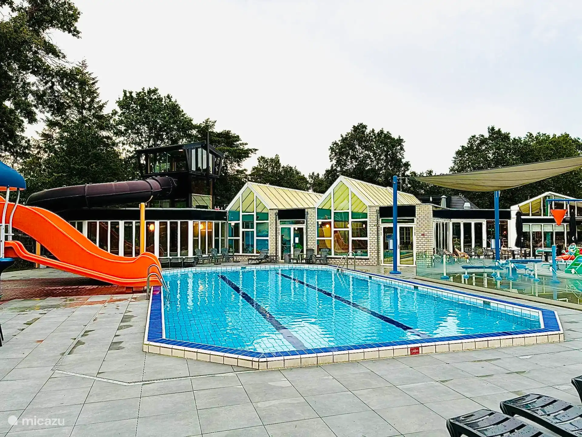 Zwembad buiten 