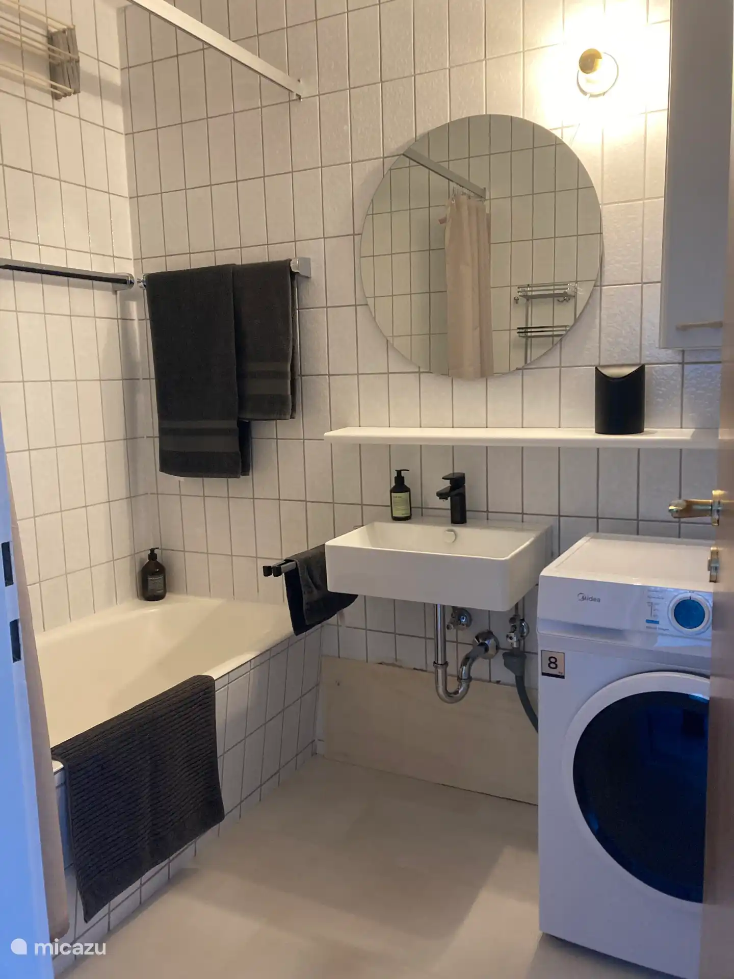 Das Badezimmer wird Stück für Stück modernisiert. Es kann bis zu deiner Ankunft etwas anders aussehen.