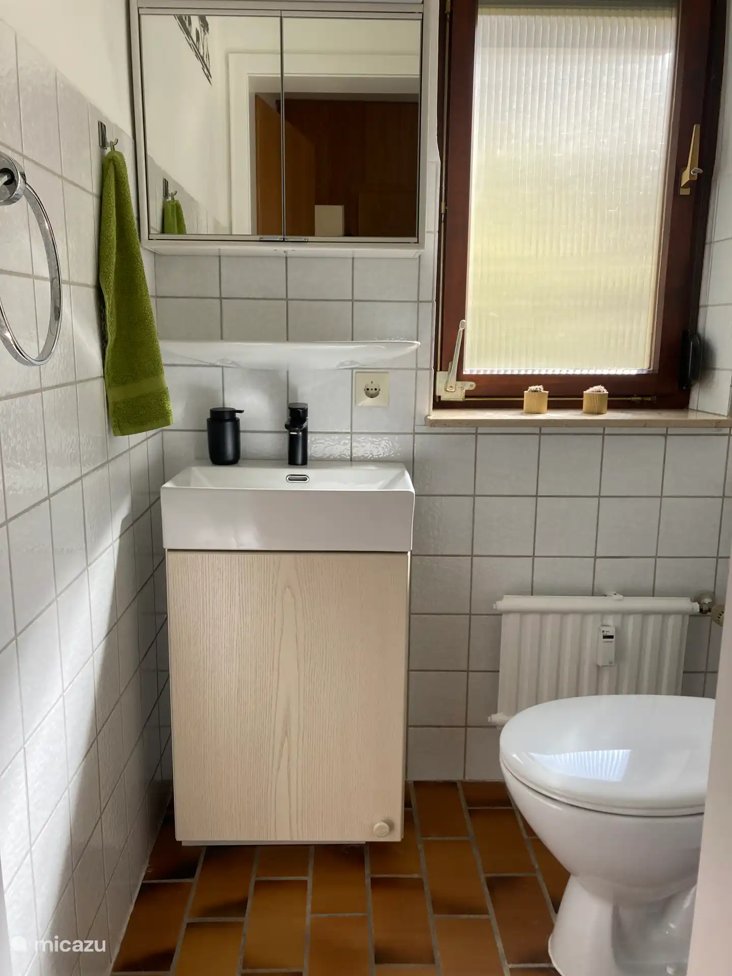 Die kleine, separate Toilette ist nicht so leicht zu fotografieren!
