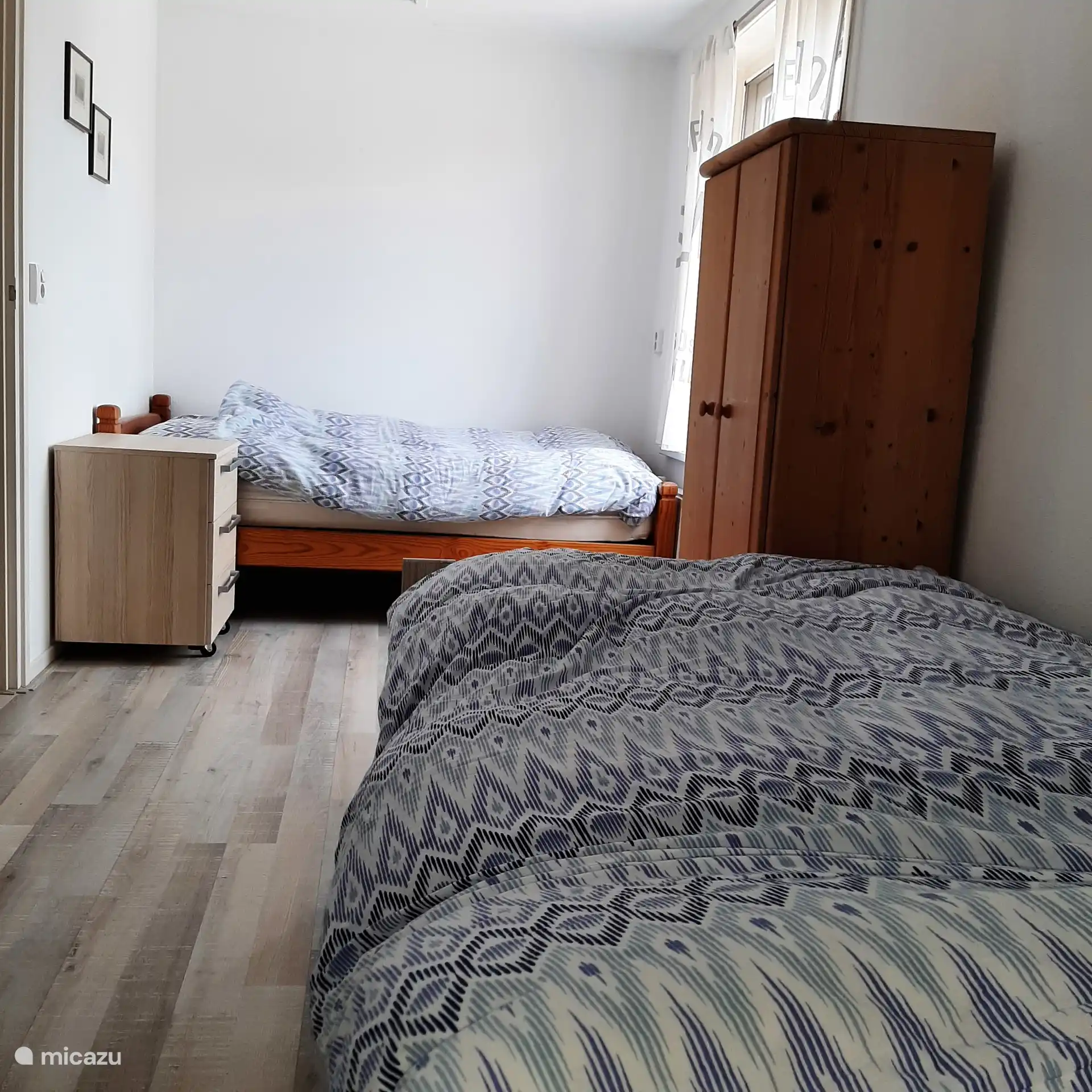 Dos camas individuales 
En una habitación 