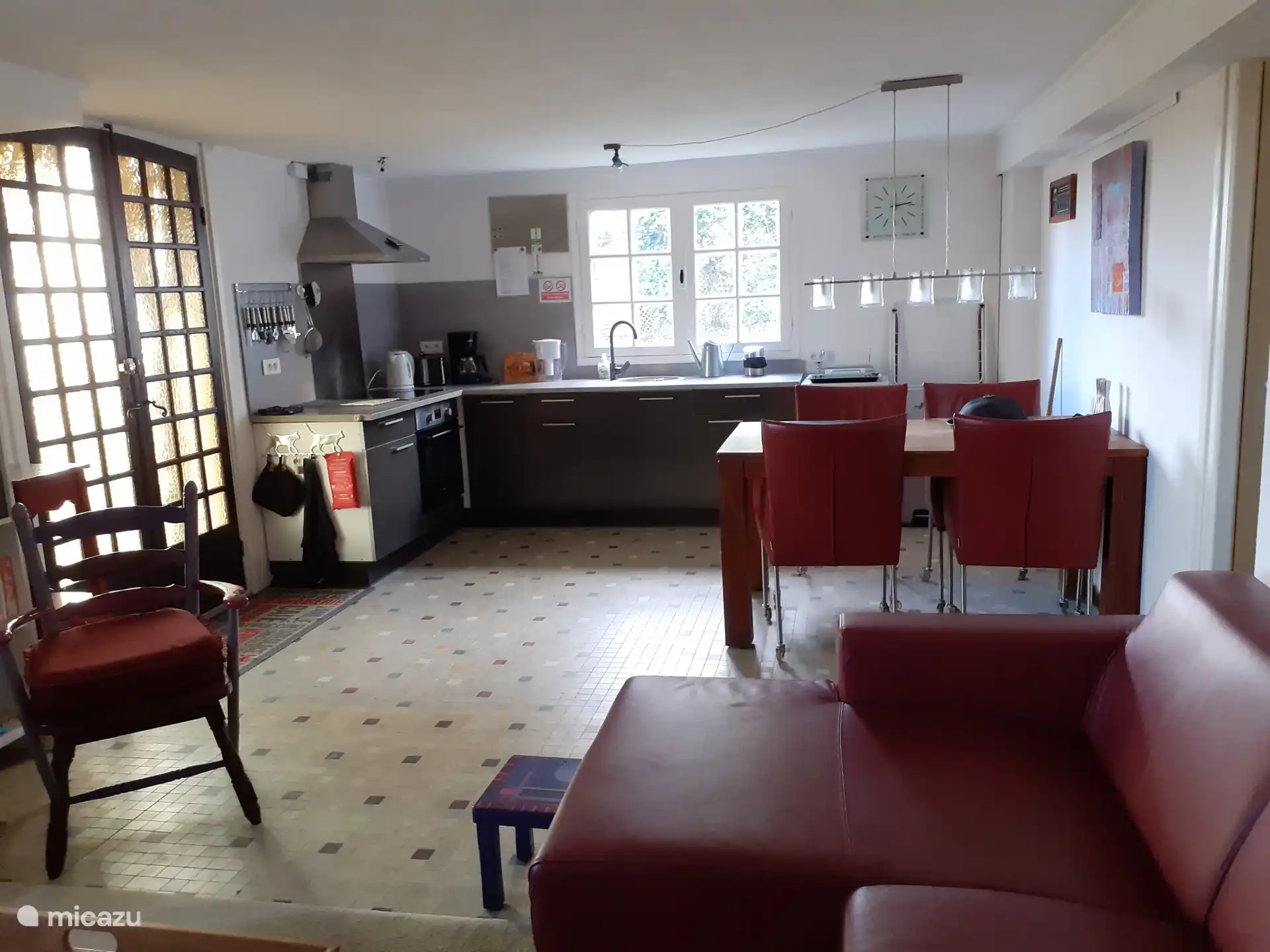 Via de dubbele deur kom je op het privéterras