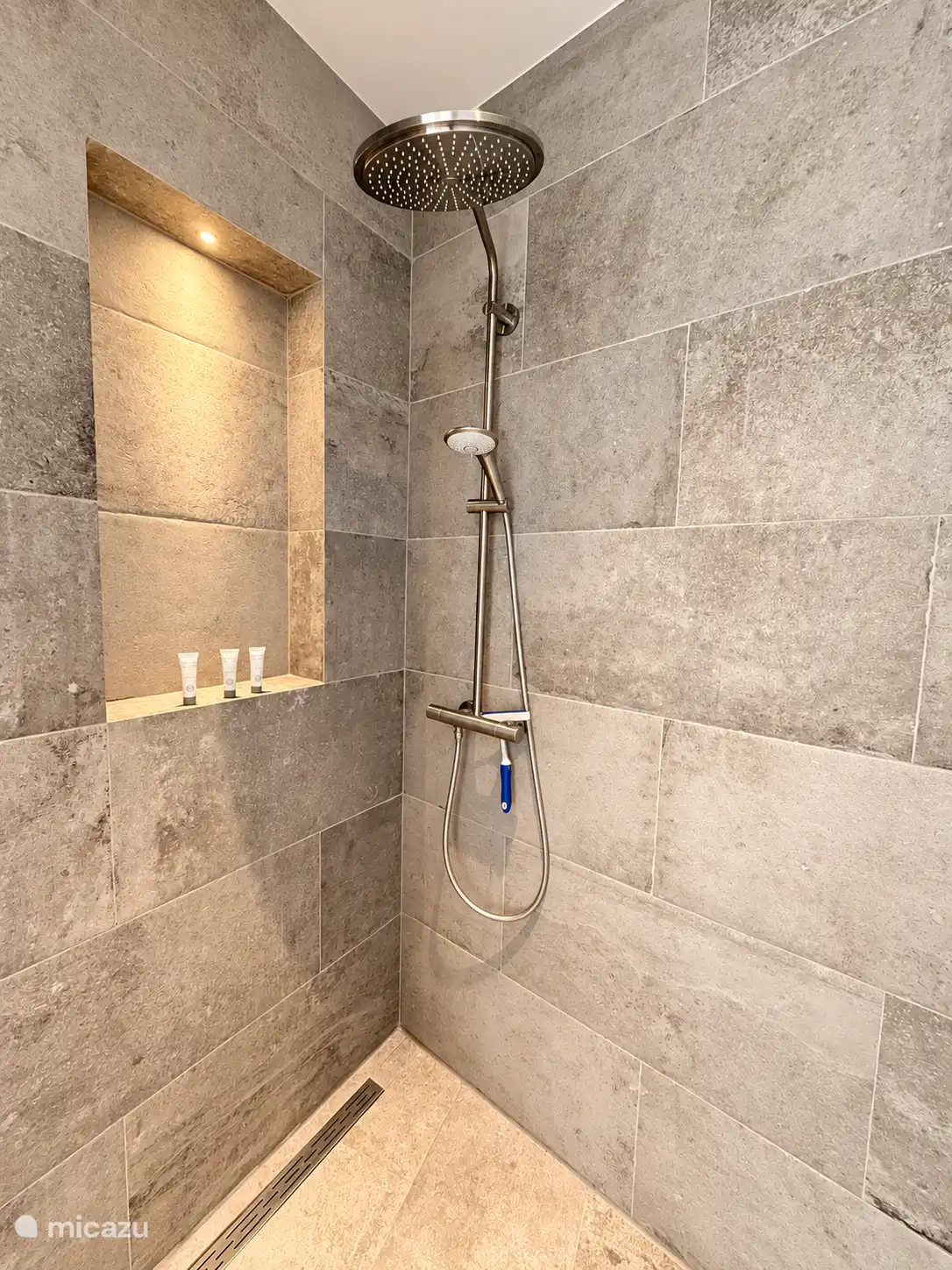 Badkamer slaapkamer 1