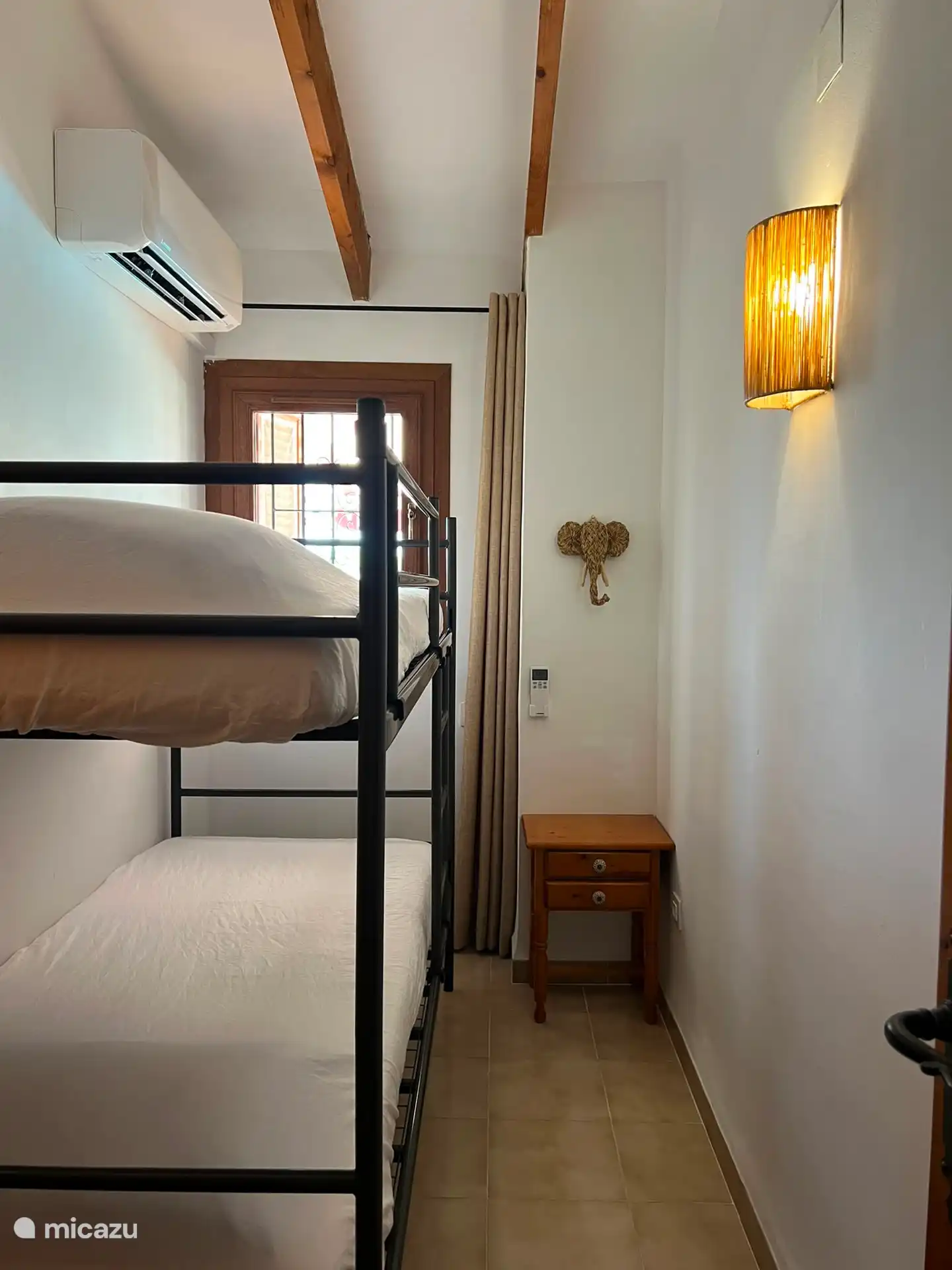 Slaapkamer 3 met stapelbed en luxe matrassen