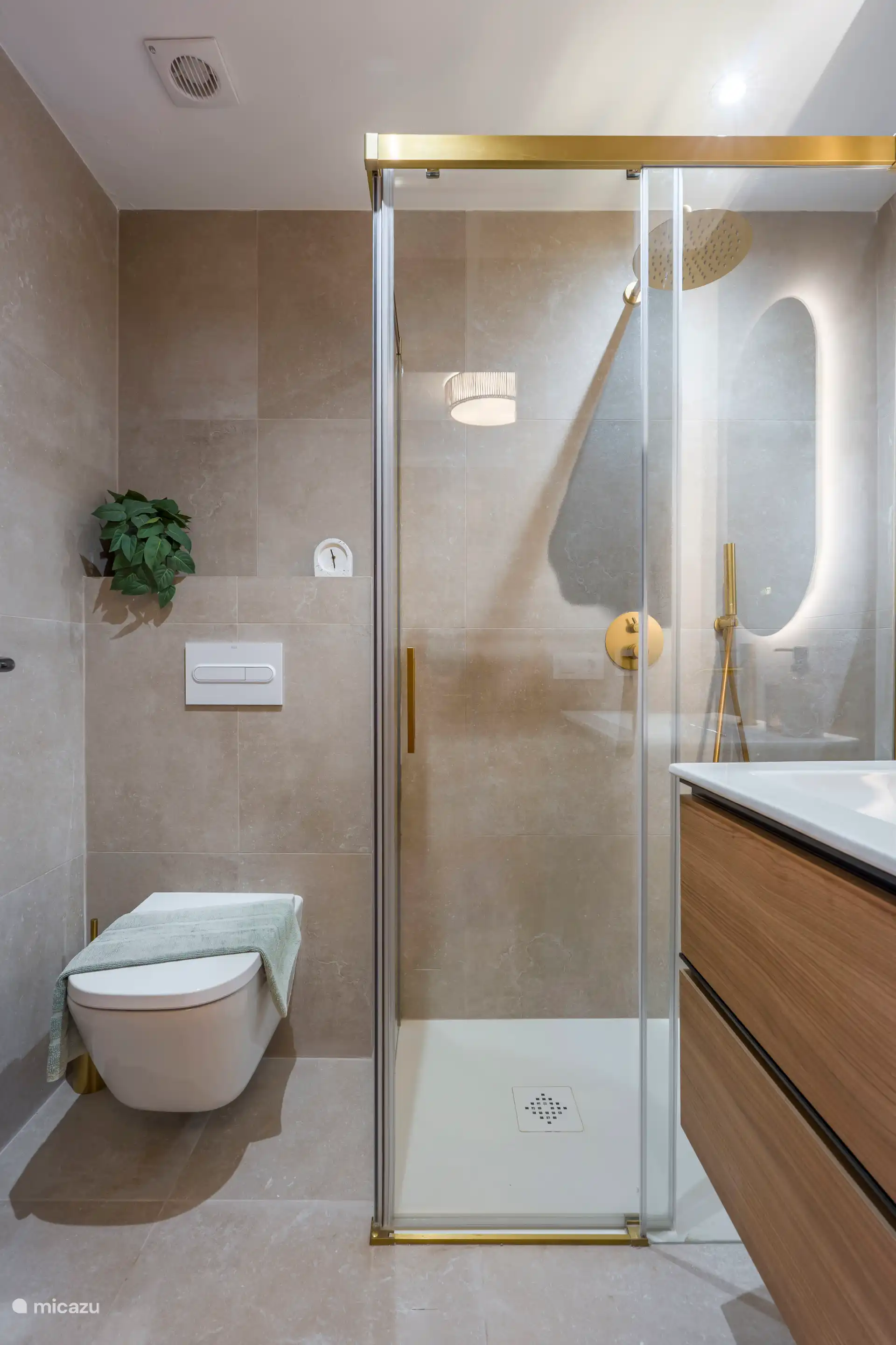 Das Badezimmer oben