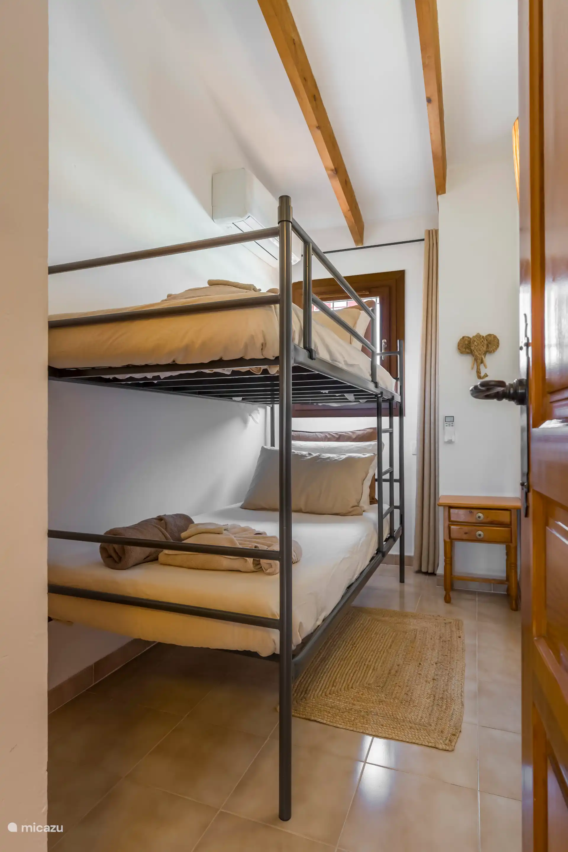 Das dritte Schlafzimmer ist sowohl für Kinder geeignet als auch für Erwachsene aufgrund der professionellen Matratzen.