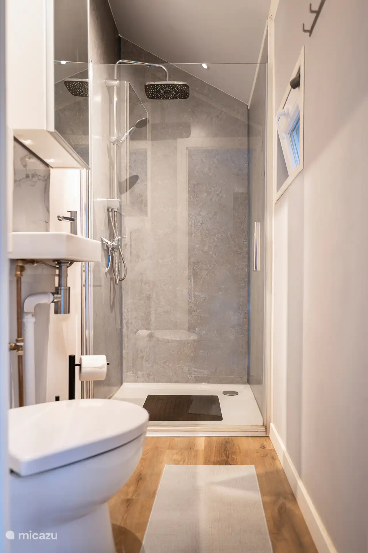 Salle de bain et toilettes