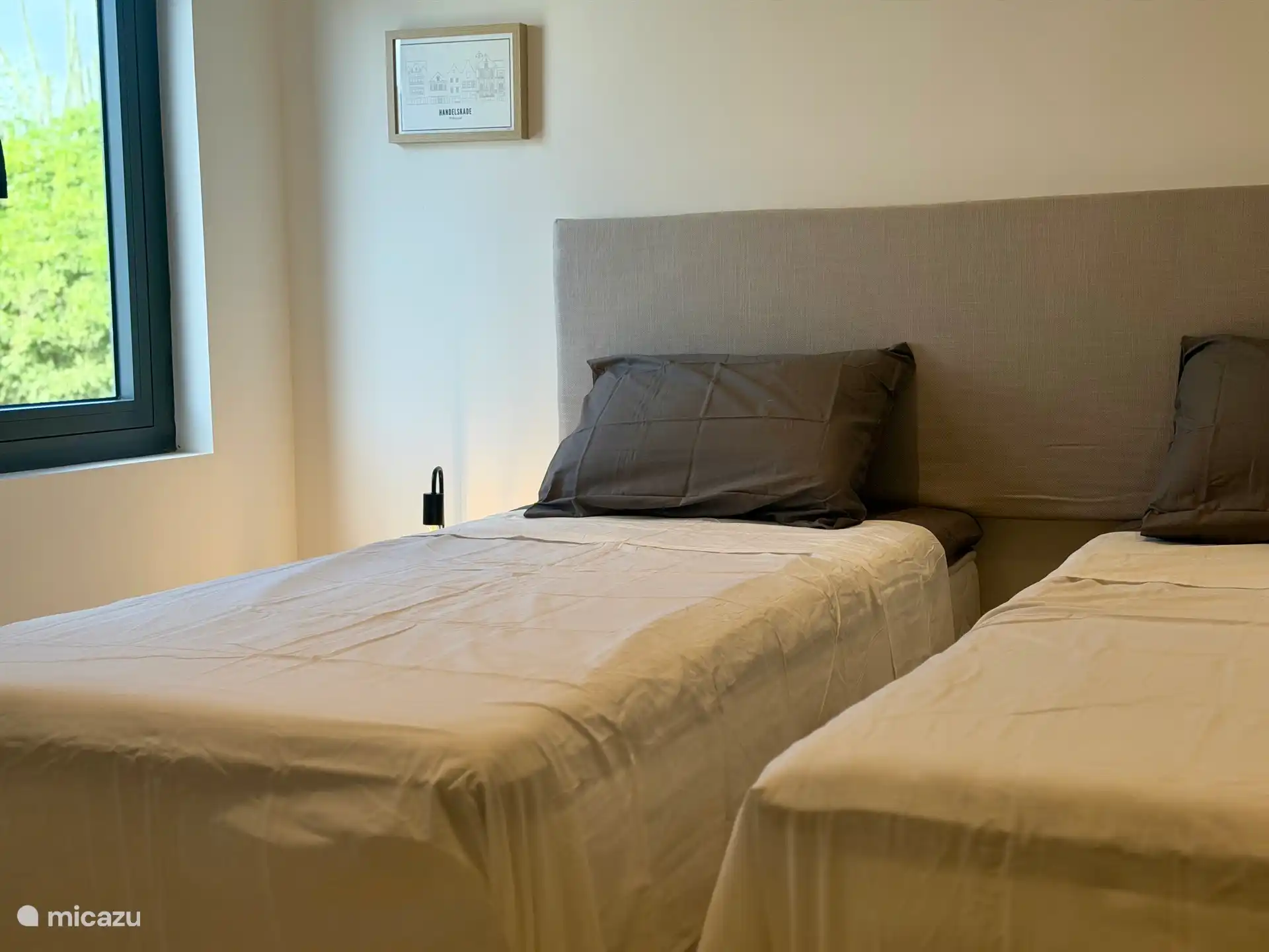 Bedroom 2, 1st floor, 2 single beds, can be connected.