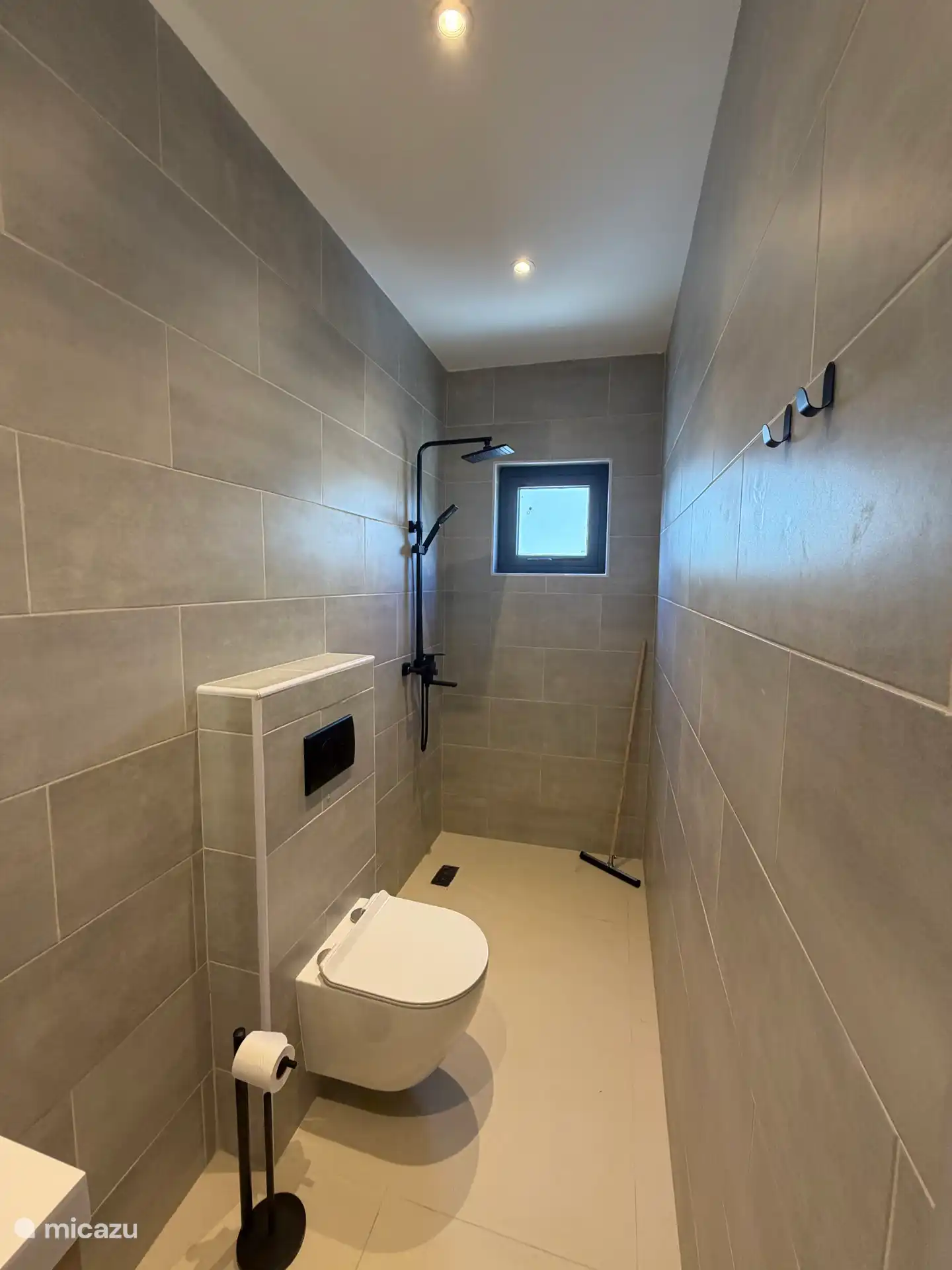 Bathroom bedroom 2 1st floor.