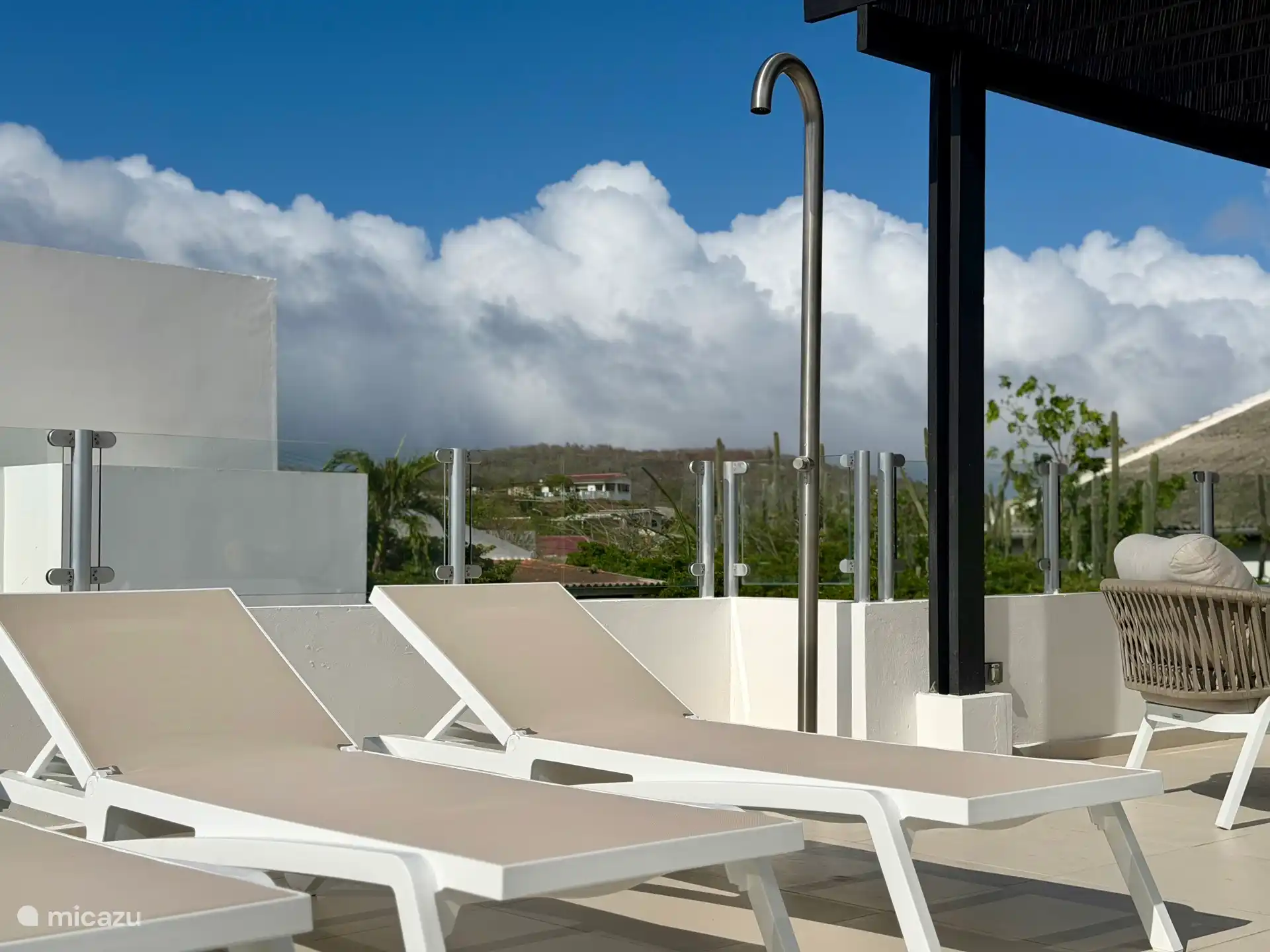 Roof terrace with sunbeds and outdoor shower. 